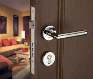 professionally installed door lock by locksmith sherbrooke